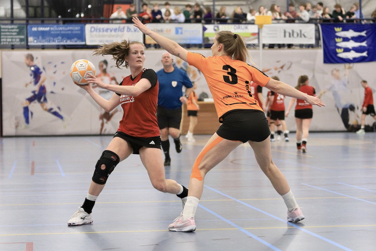KVS heeft nog kater van kampioensfeest en verliest