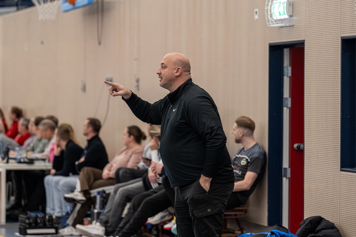 KVS/Groeneveld Keukens verlengt samenwerking met hoofdtrainer Leon Simons