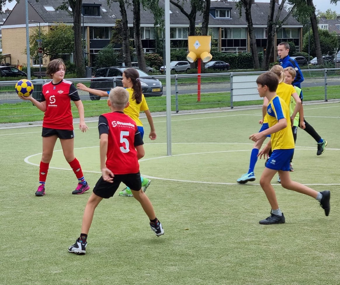 C4 doet waar het goed in is en wint weer!