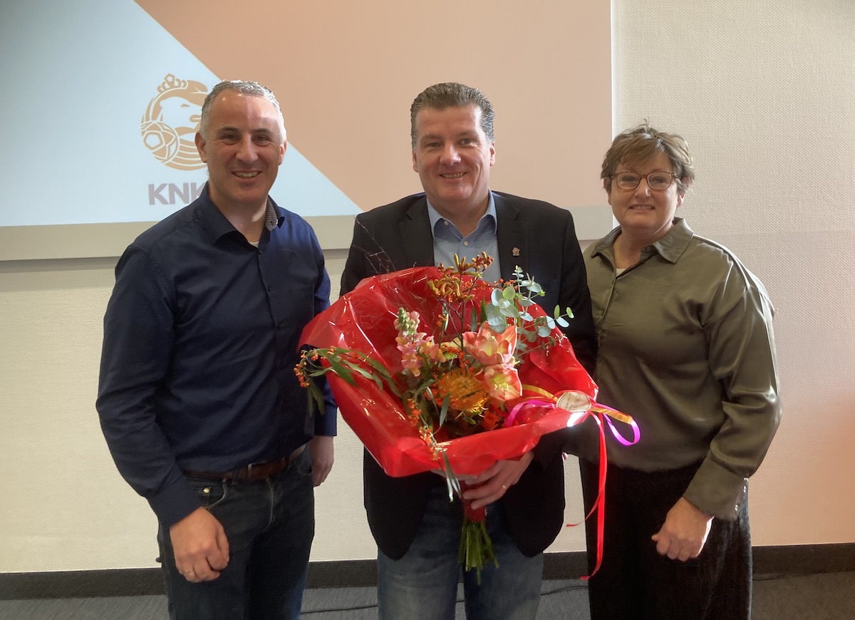 Richard Grotendorst ontvangt Bondsspeld