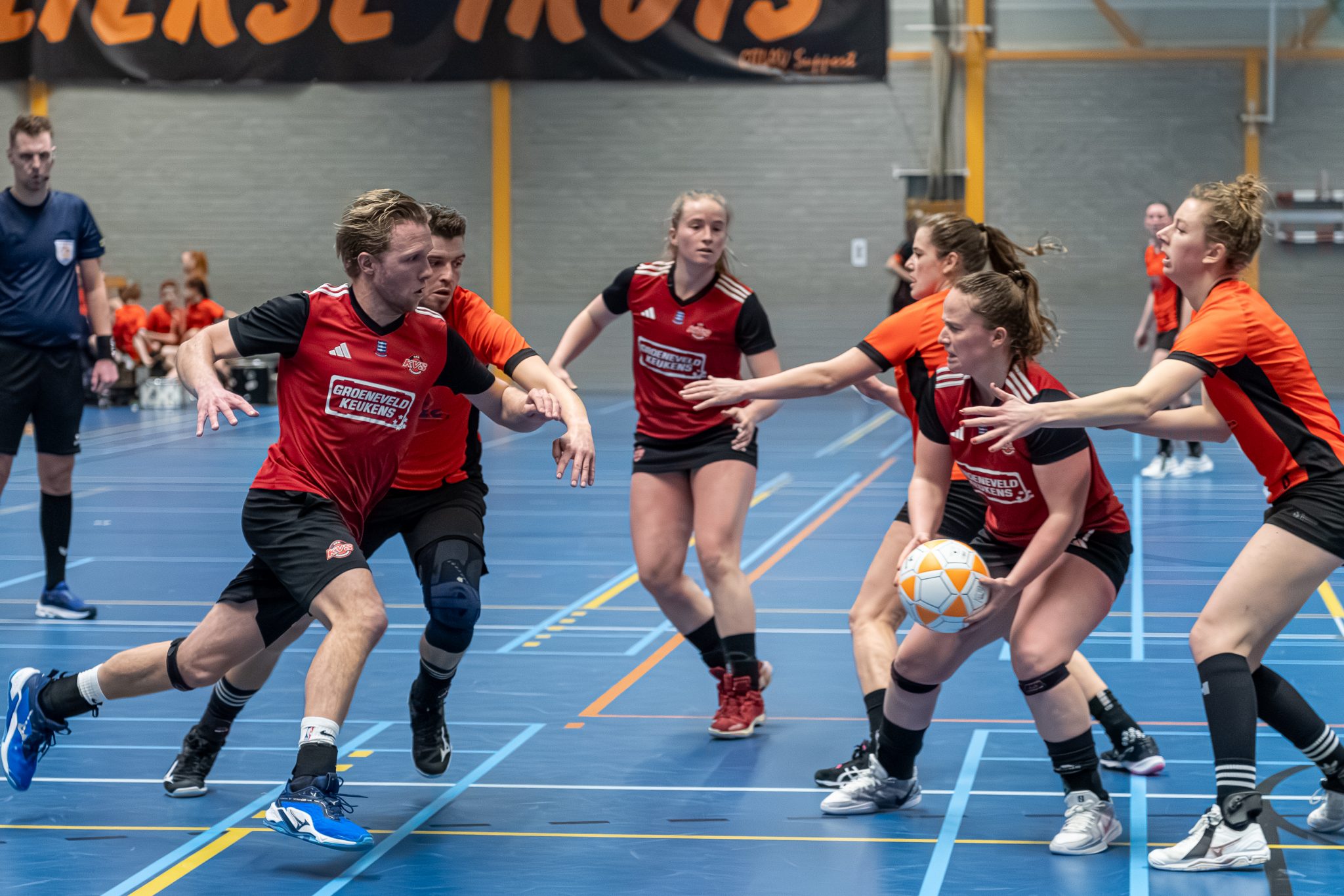 Titelstrijd leek even open, maar KVS redt koppositie in zinderend slot