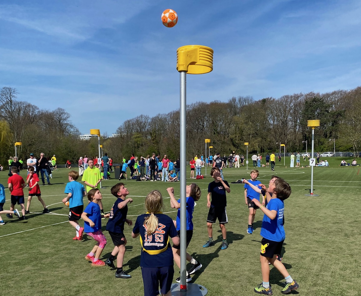 Geslaagd en zonnig Zuurmond sfeermakers schoolkorfbaltoernooi